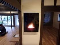 古民家に壁掛けの暖炉